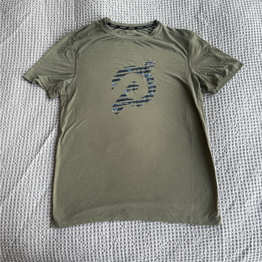 Peloton Tech Short Sleeve Tee Men’s Bike Cycling Workout Olive Green